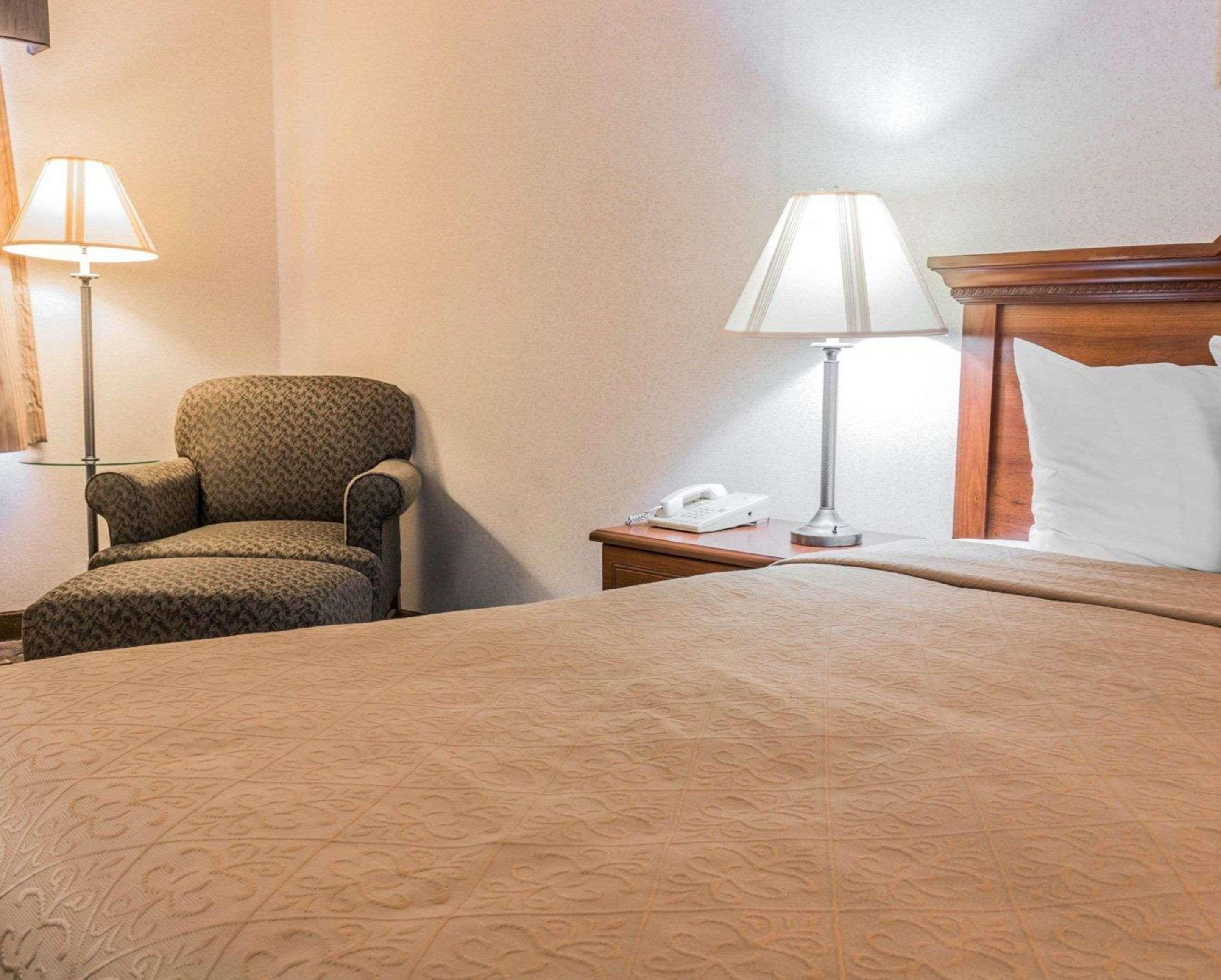 Quality Inn Grand Rapids North Walker Esterno foto