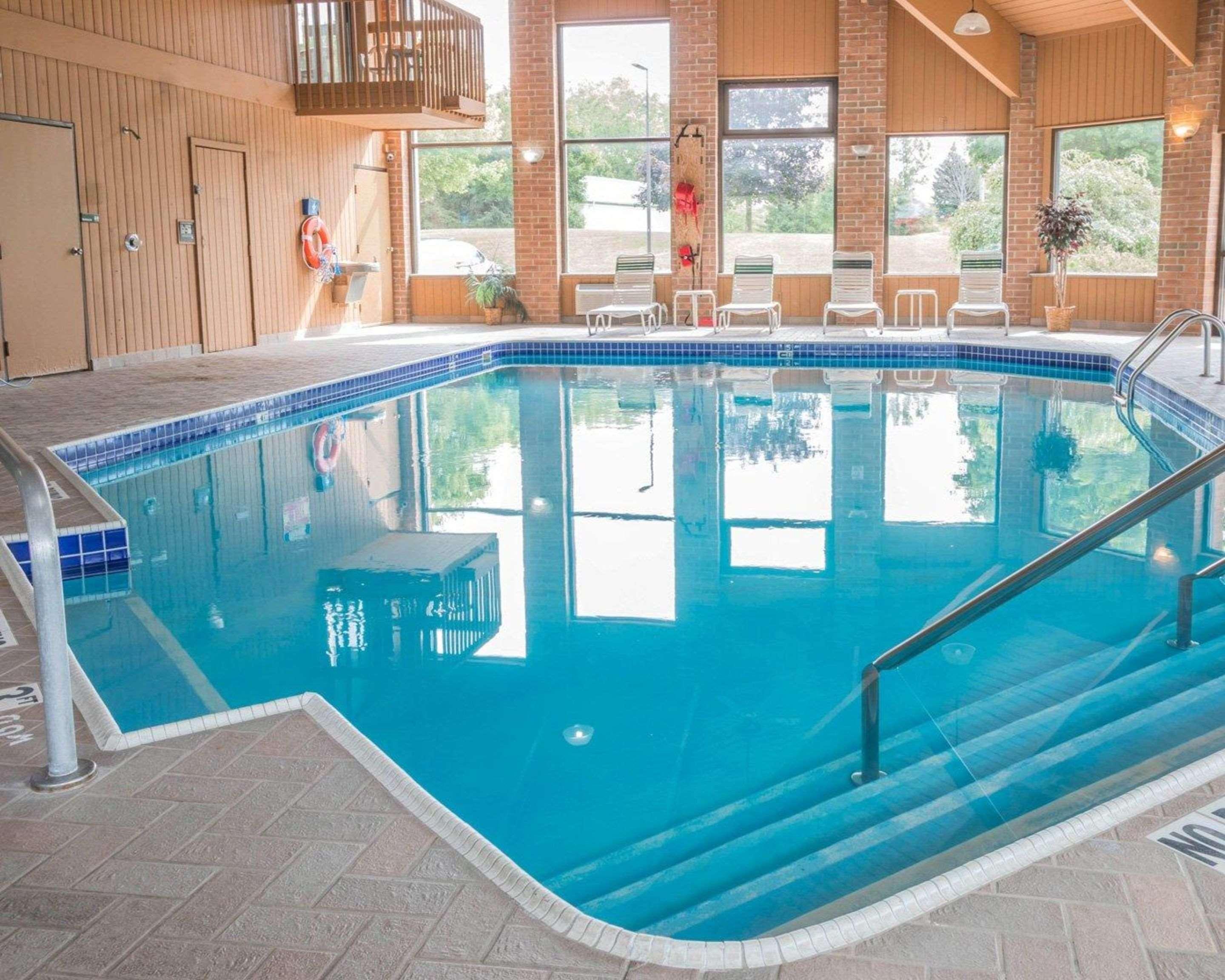 Quality Inn Grand Rapids North Walker Esterno foto
