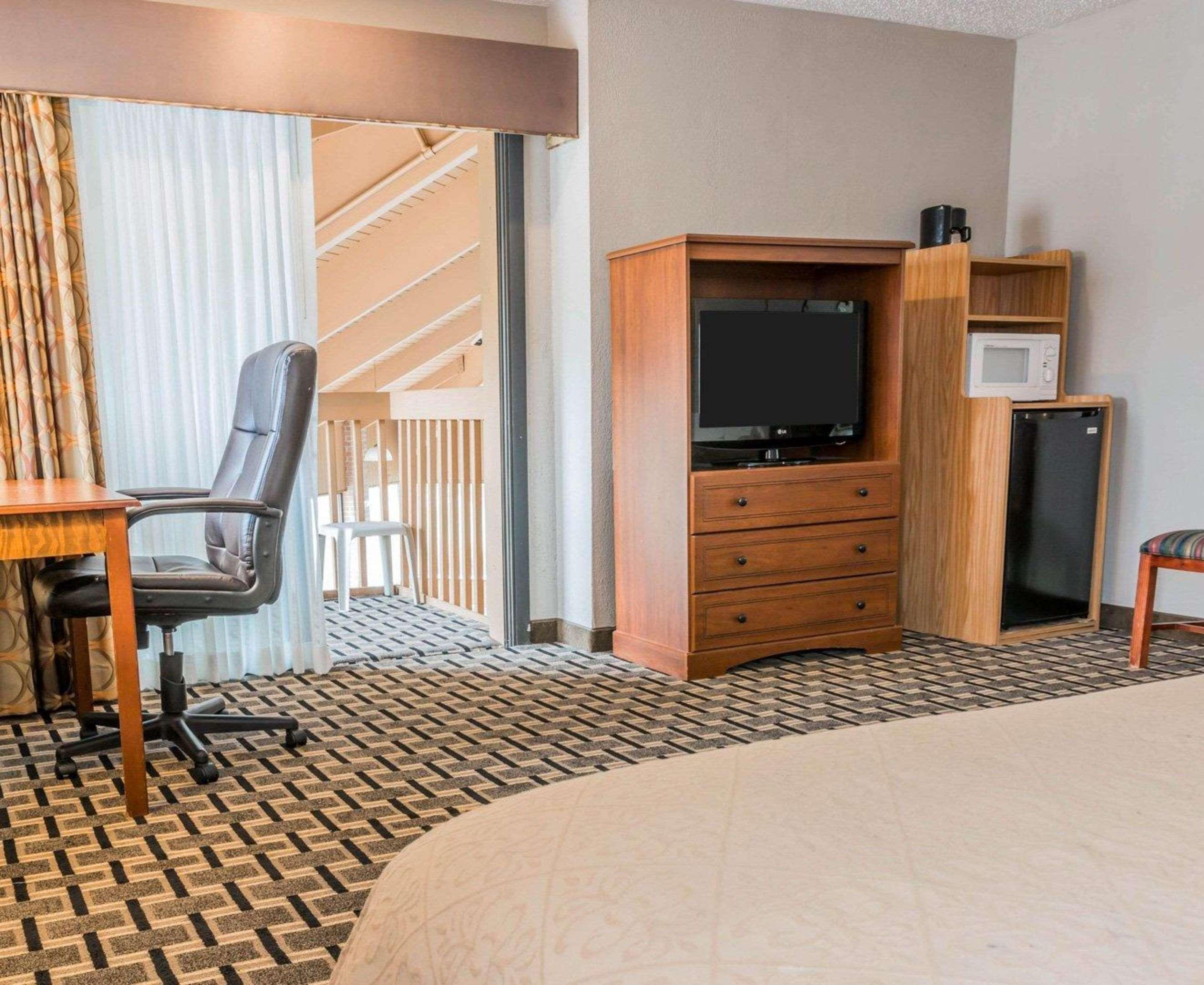 Quality Inn Grand Rapids North Walker Esterno foto