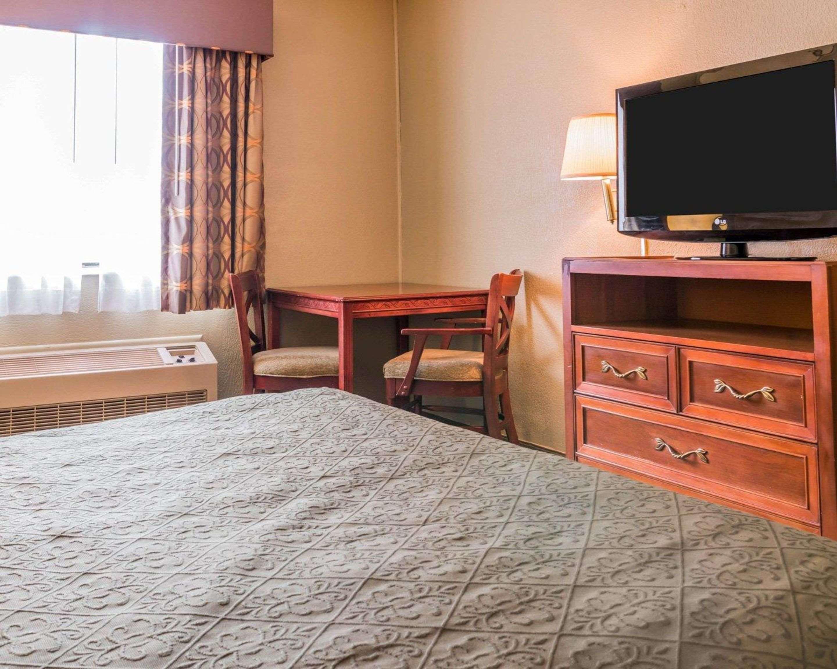 Quality Inn Grand Rapids North Walker Esterno foto
