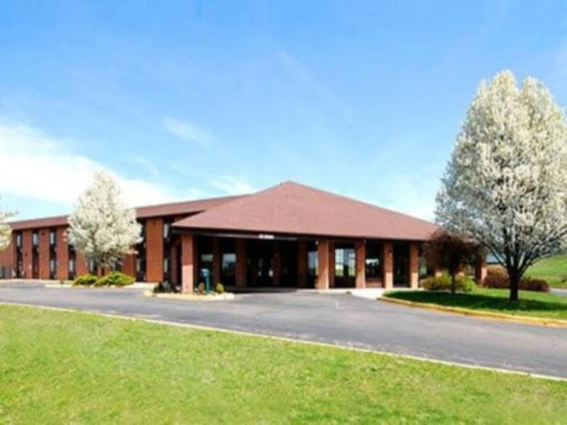 Quality Inn Grand Rapids North Walker Esterno foto